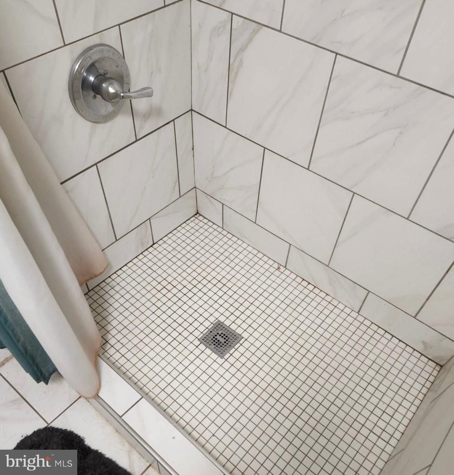 2121 N Street Northwest, Unit 2 Washington, DC 20037 - Photo 5 of 8 a white building under an umbrella