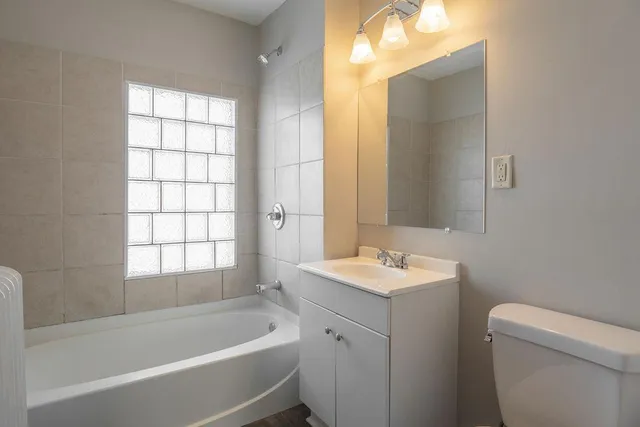 $2,100 | 890 Arkwright Street North, St. Paul, MN 55130