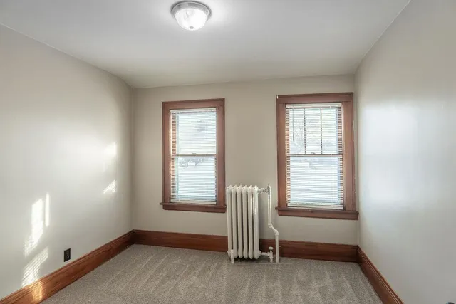 $2,100 | 890 Arkwright Street North, St. Paul, MN 55130