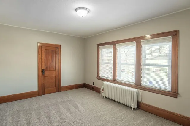 $2,100 | 890 Arkwright Street North, St. Paul, MN 55130