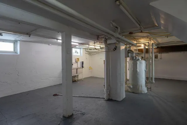 $2,100 | 890 Arkwright Street North, St. Paul, MN 55130