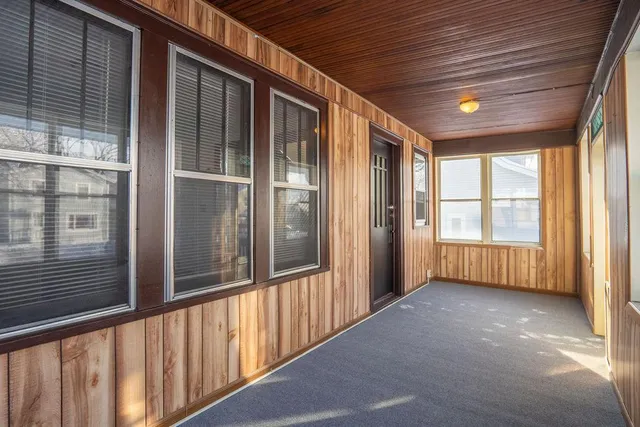 $2,100 | 890 Arkwright Street North, St. Paul, MN 55130