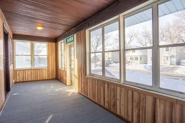 $2,100 | 890 Arkwright Street North, St. Paul, MN 55130