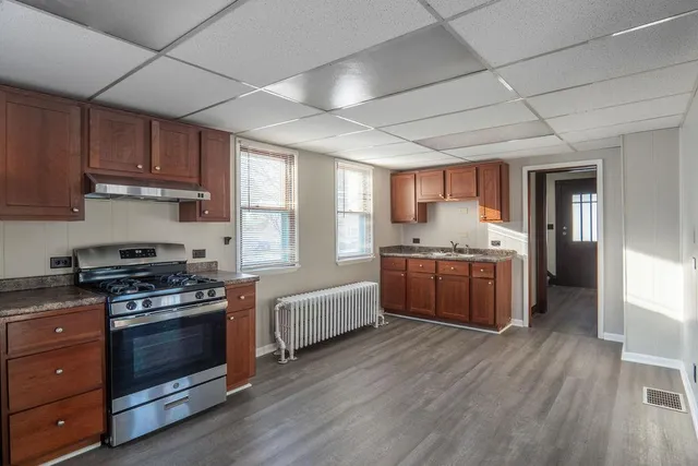 $2,100 | 890 Arkwright Street North, St. Paul, MN 55130