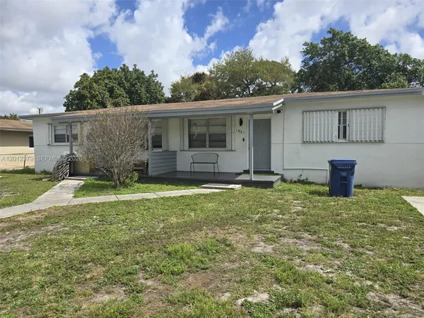 $2,800 | 15741 Northwest 38th Place, Unit 2, Miami Gardens, FL 33054
