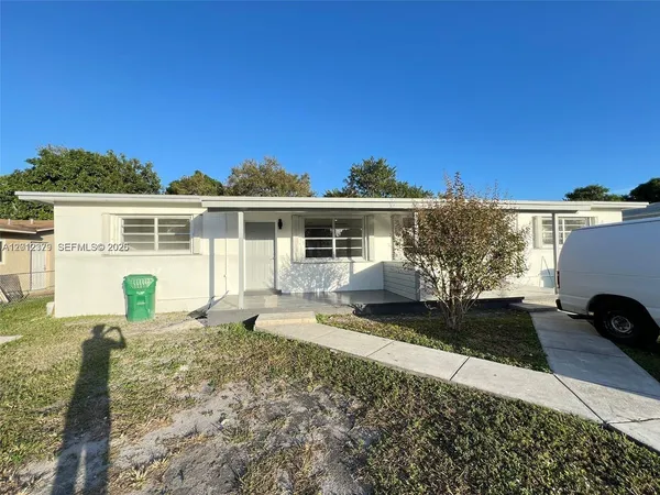 $2,800 | 15741 Northwest 38th Place, Unit 2, Miami Gardens, FL 33054