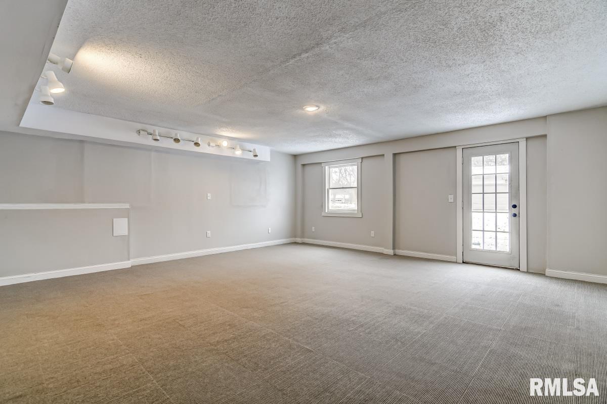 610 Kenyon Drive Springfield, IL 62704 - Photo 36 of 49 Gallery Image 36