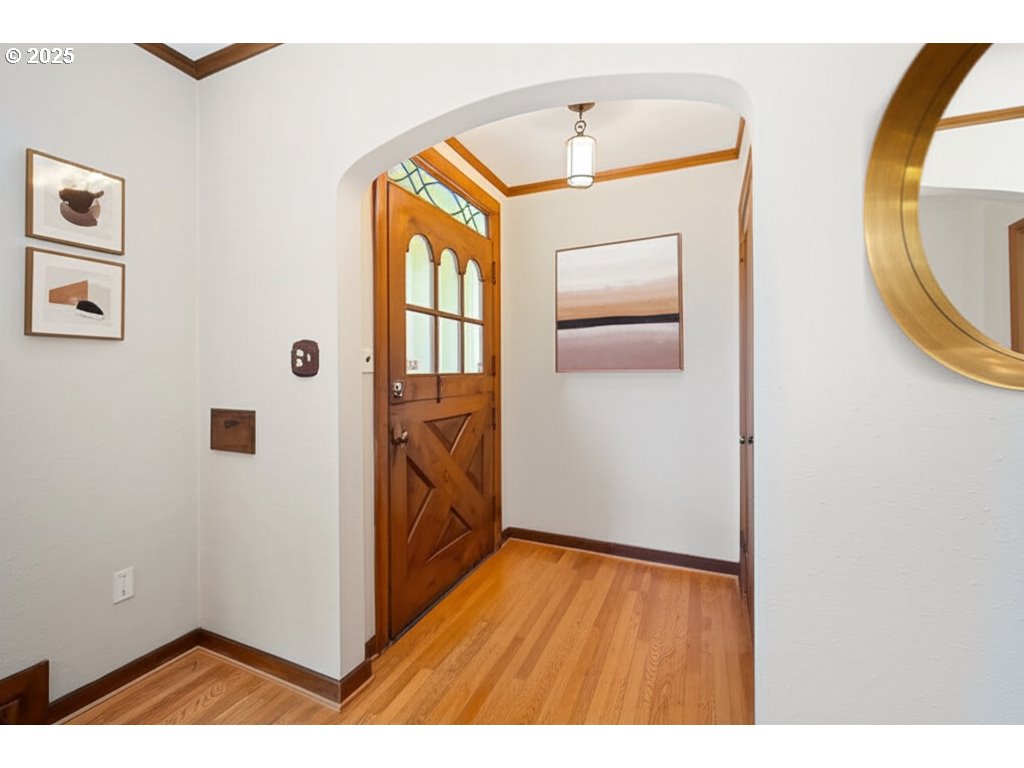 660 Southwest Evans Street Portland, OR 97219 - Photo 10 of 36