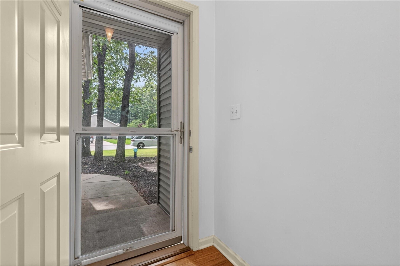 3427 Easy Street St. Joseph, MI 49085 - Photo 4 of 32