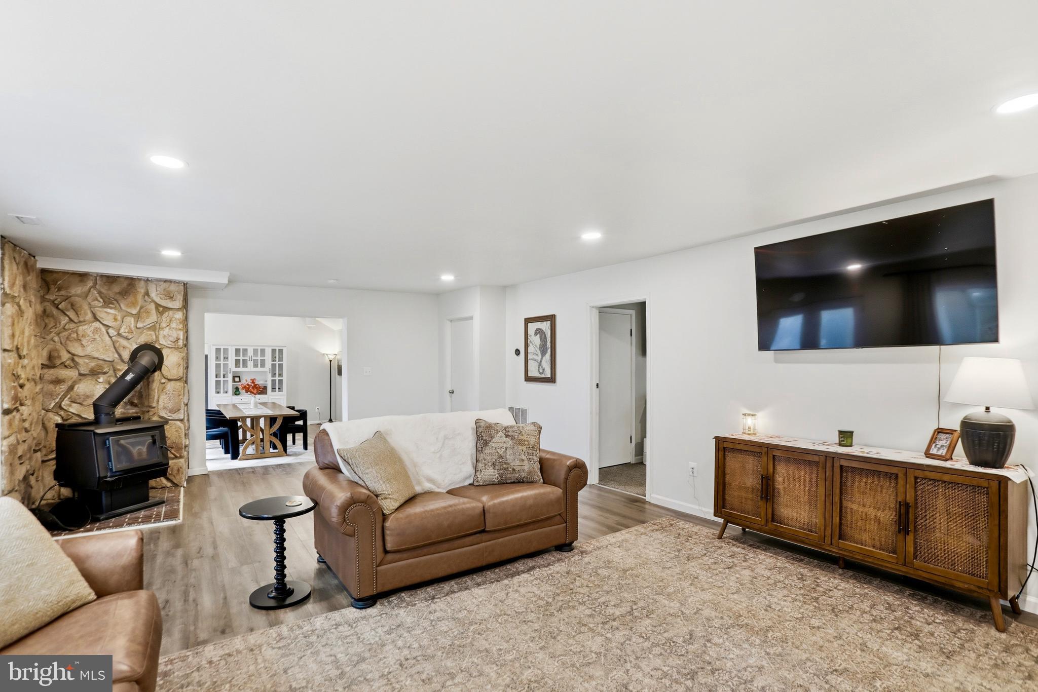 842 Valley View Road Harpers Ferry, WV 25425 - Photo 4 of 31