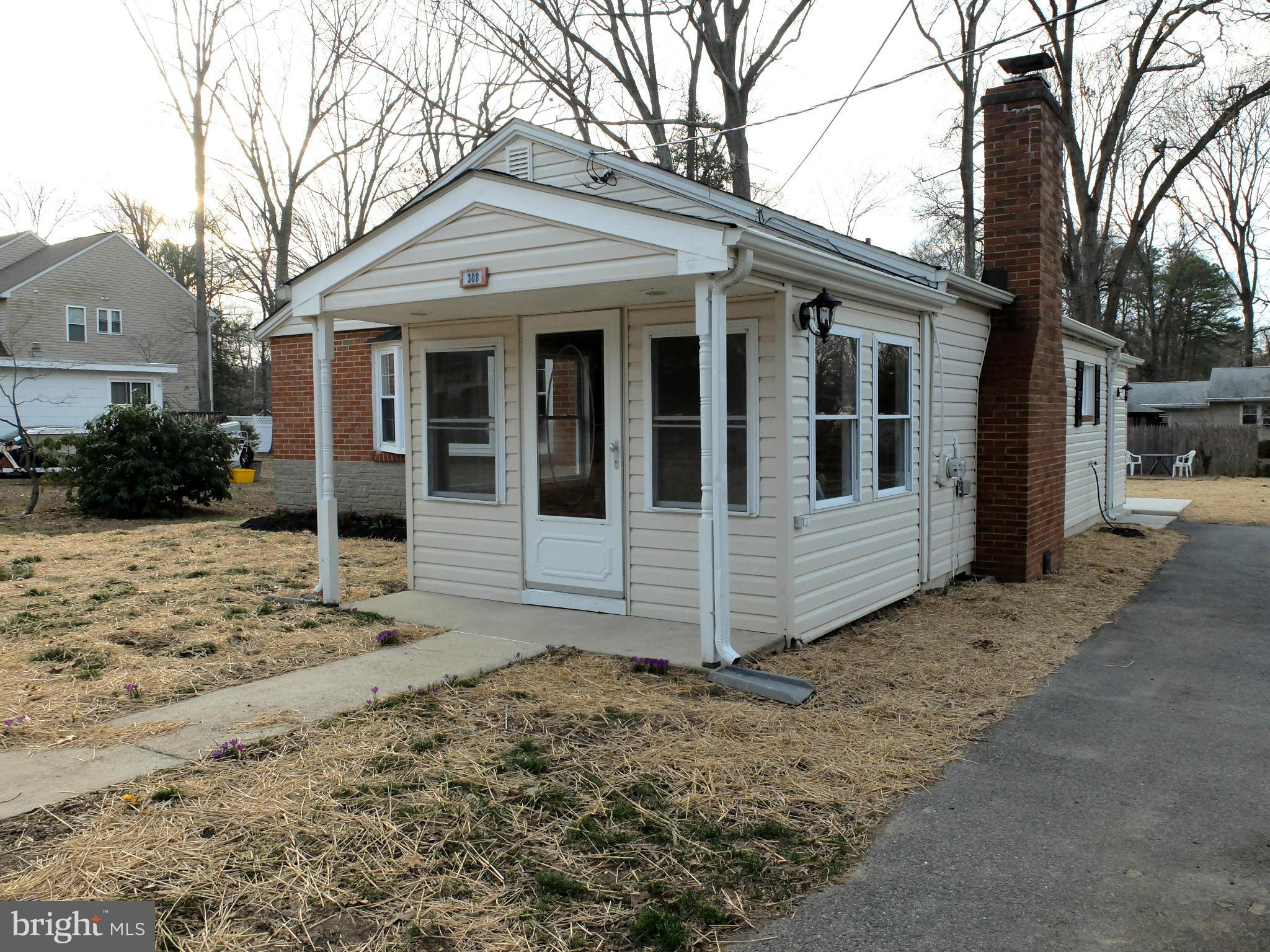 308 Cambridge Road Pasadena, MD 21122 - Photo 2 of 30 Exterior (Front)