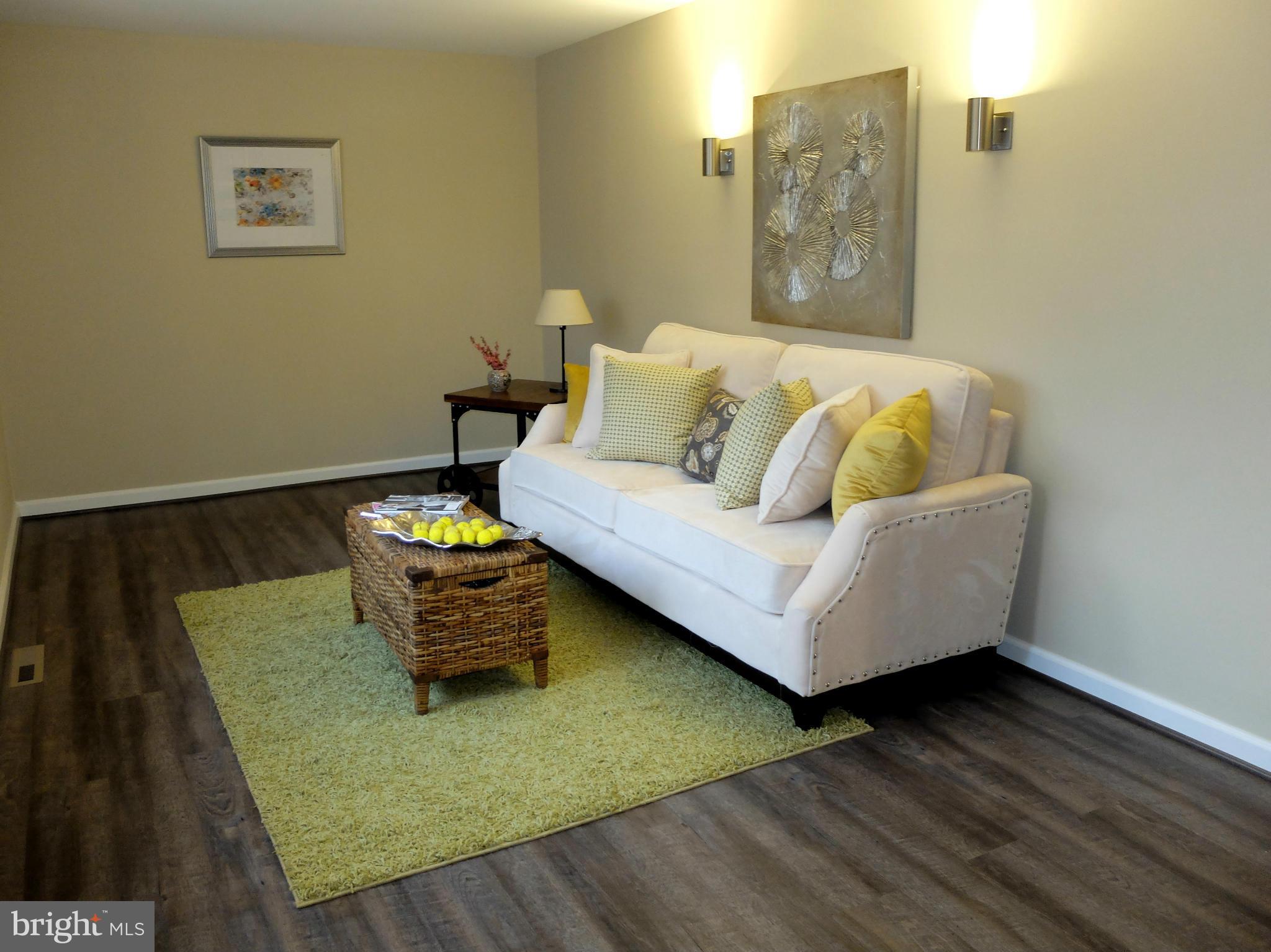 308 Cambridge Road Pasadena, MD 21122 - Photo 6 of 30 Living Room