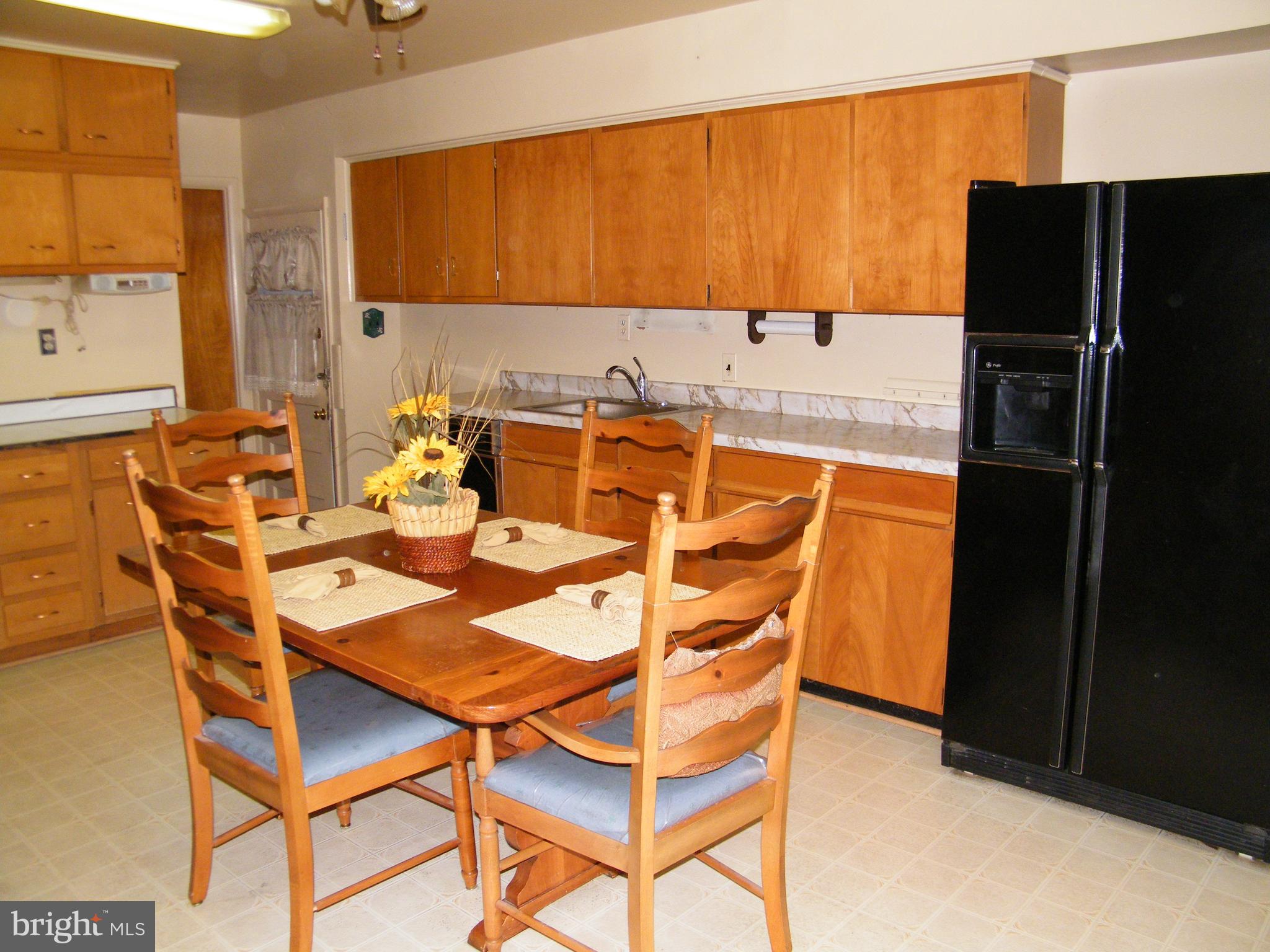 26 South Ritters Lane Owings Mills, MD 21117 - Photo 4 of 29 Country Style Kitchen
