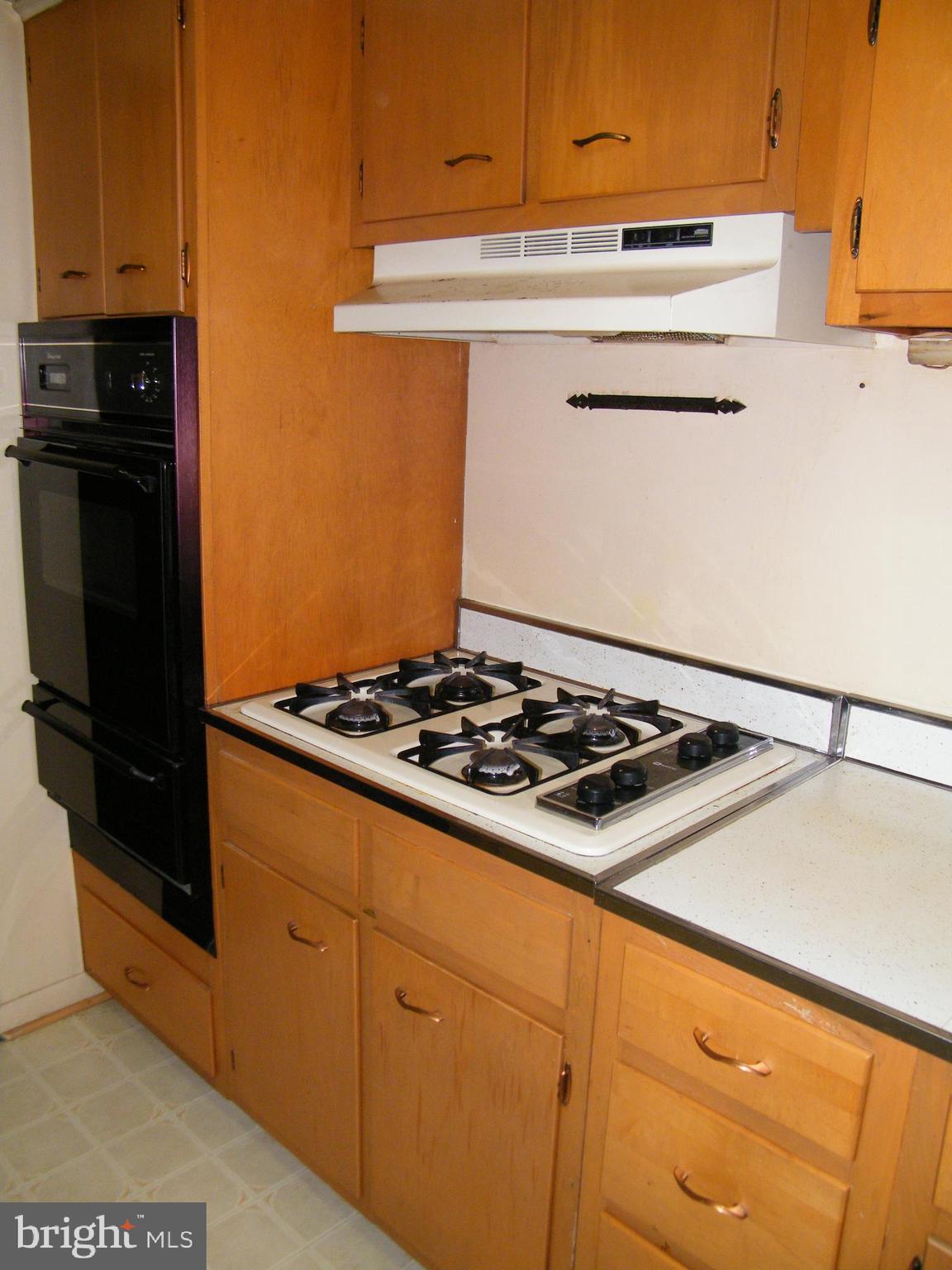 26 South Ritters Lane Owings Mills, MD 21117 - Photo 6 of 29 Wall Oven & Gas Cooktop