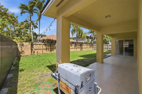 a view of a house with backyard and porch
