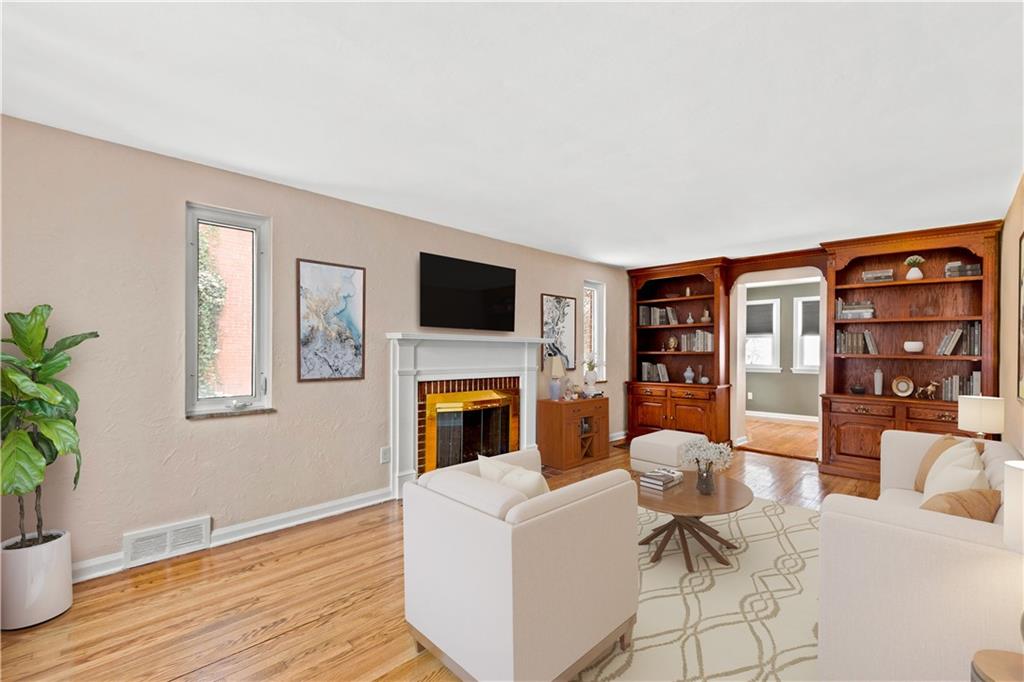 239 Gilkeson Road Pittsburgh, PA 15228 - Photo 3 of 23 Gallery Image 3