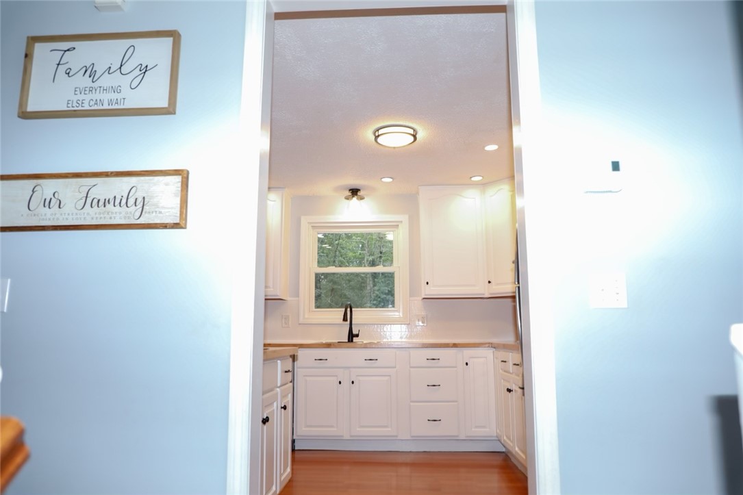 1007 Fish Hill Road Coventry, RI 02816 - Photo 4 of 27