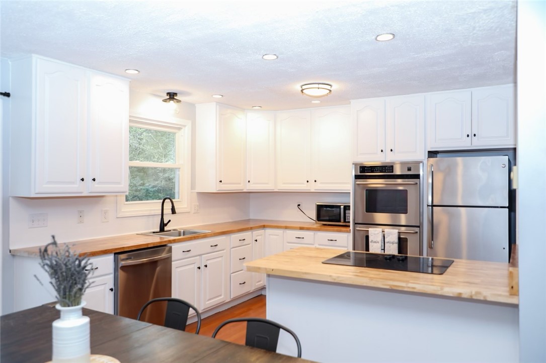 1007 Fish Hill Road Coventry, RI 02816 - Photo 7 of 27