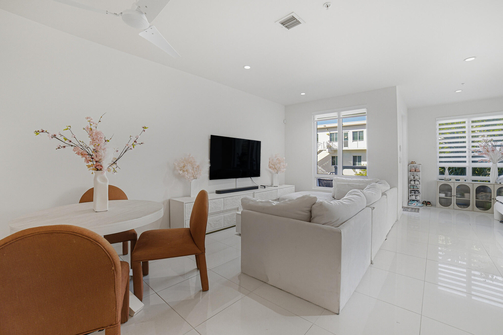 6415 Northwest 102nd Path, Unit 201 Miami, FL 33178 - Photo 5 of 38 Livingroom