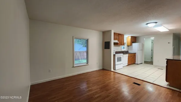$1,250 | 1007 10th Street, Midway Park, NC 28544