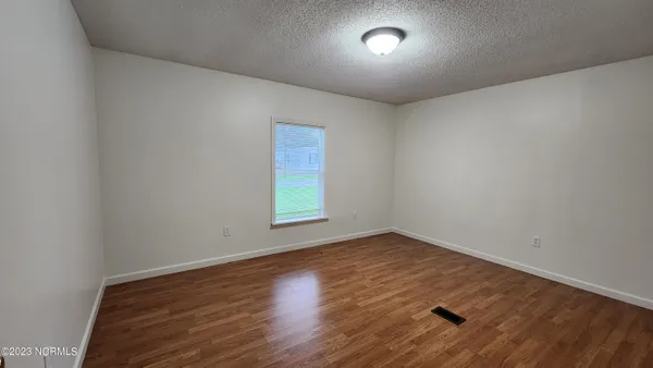 $1,250 | 1007 10th Street, Midway Park, NC 28544