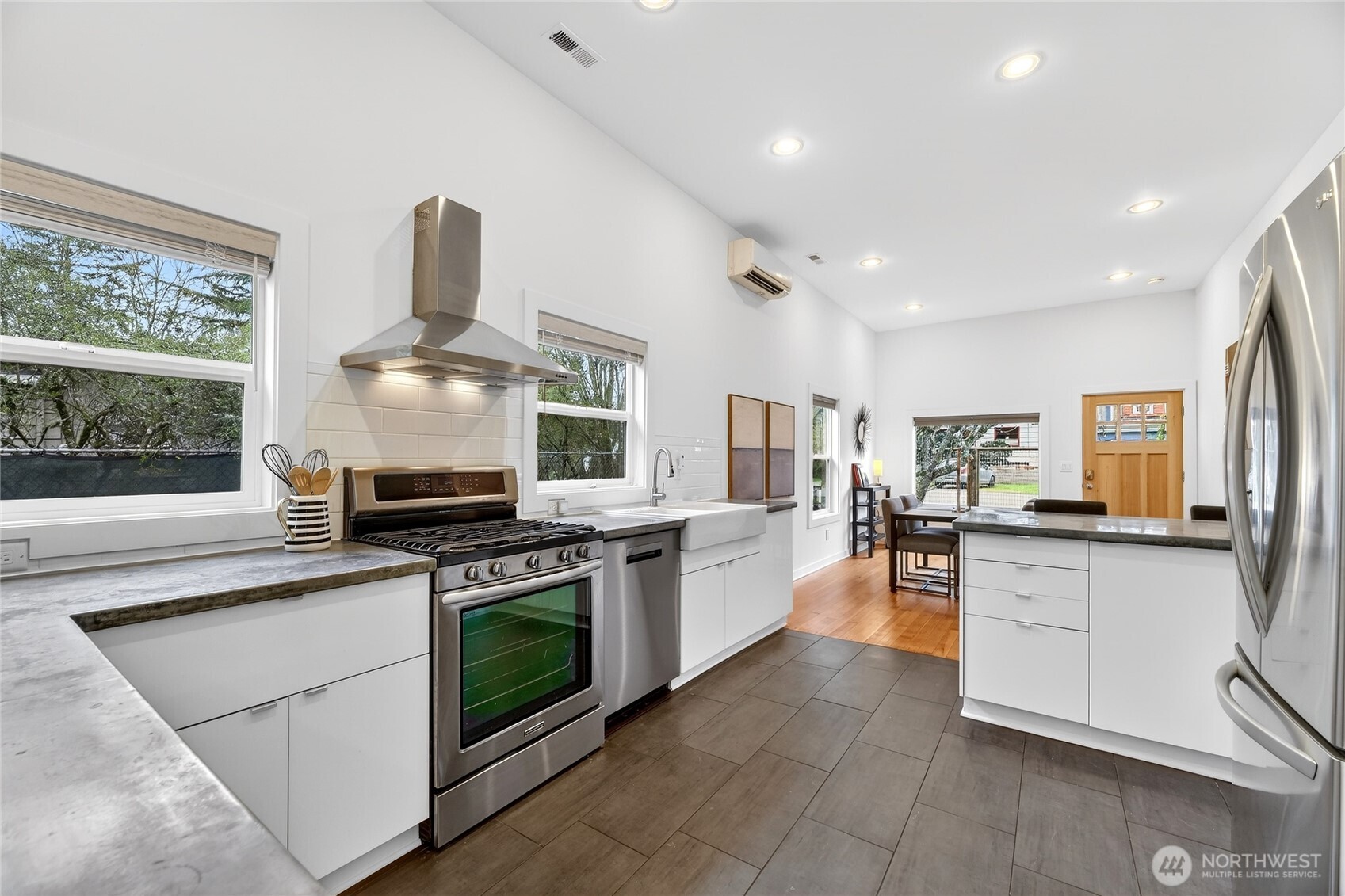 3528 Southwest 98th Street Seattle, WA 98126 - Photo 5 of 35