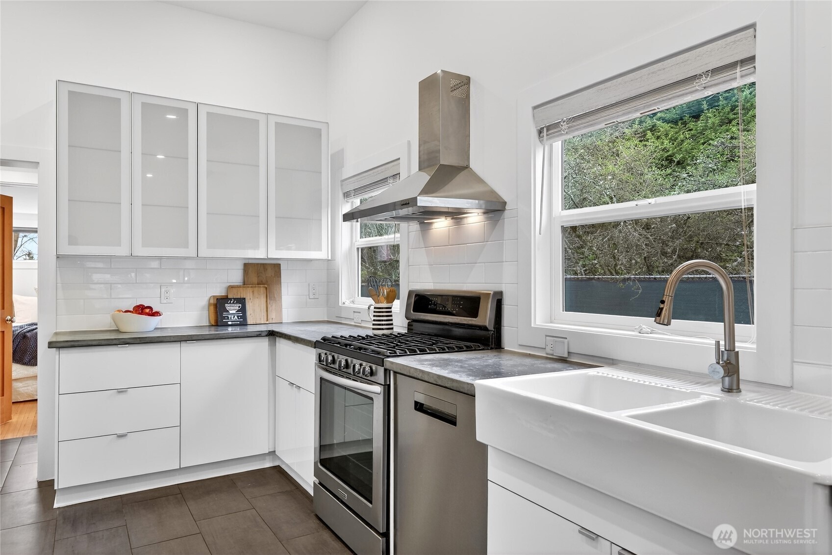 3528 Southwest 98th Street Seattle, WA 98126 - Photo 7 of 35