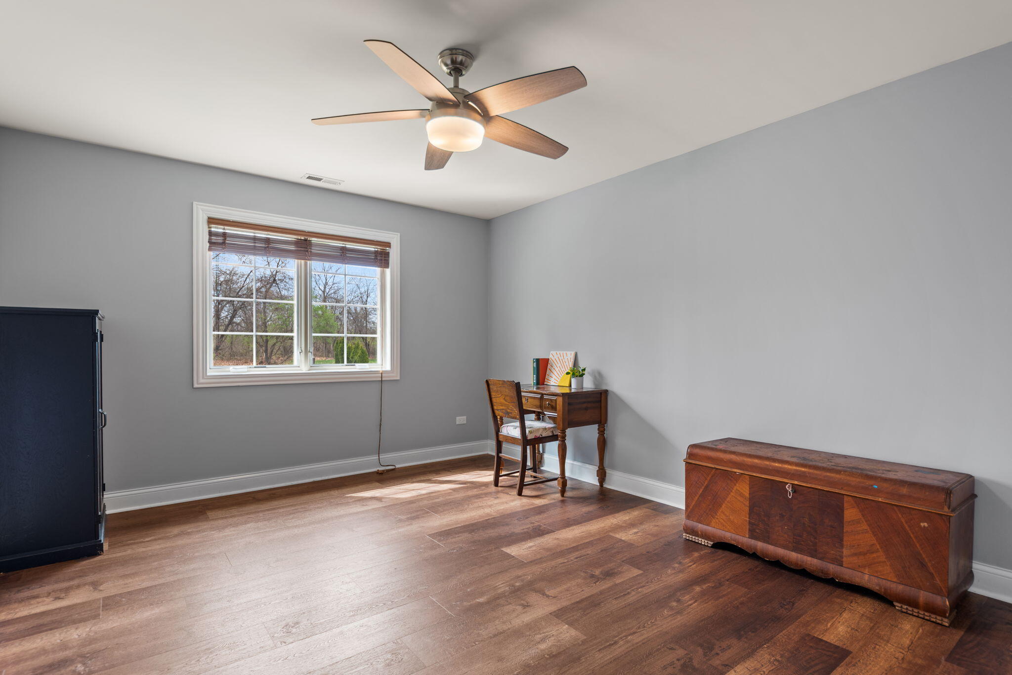 9080 Winding Trail St. John, IN 46373 - Photo 25 of 34 a living room with furniture and a window
