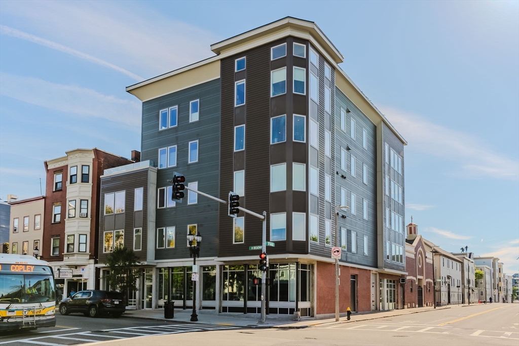 247 D Street, Unit 8 Boston, MA 02127 - Photo 42 of 42 a front view of a building