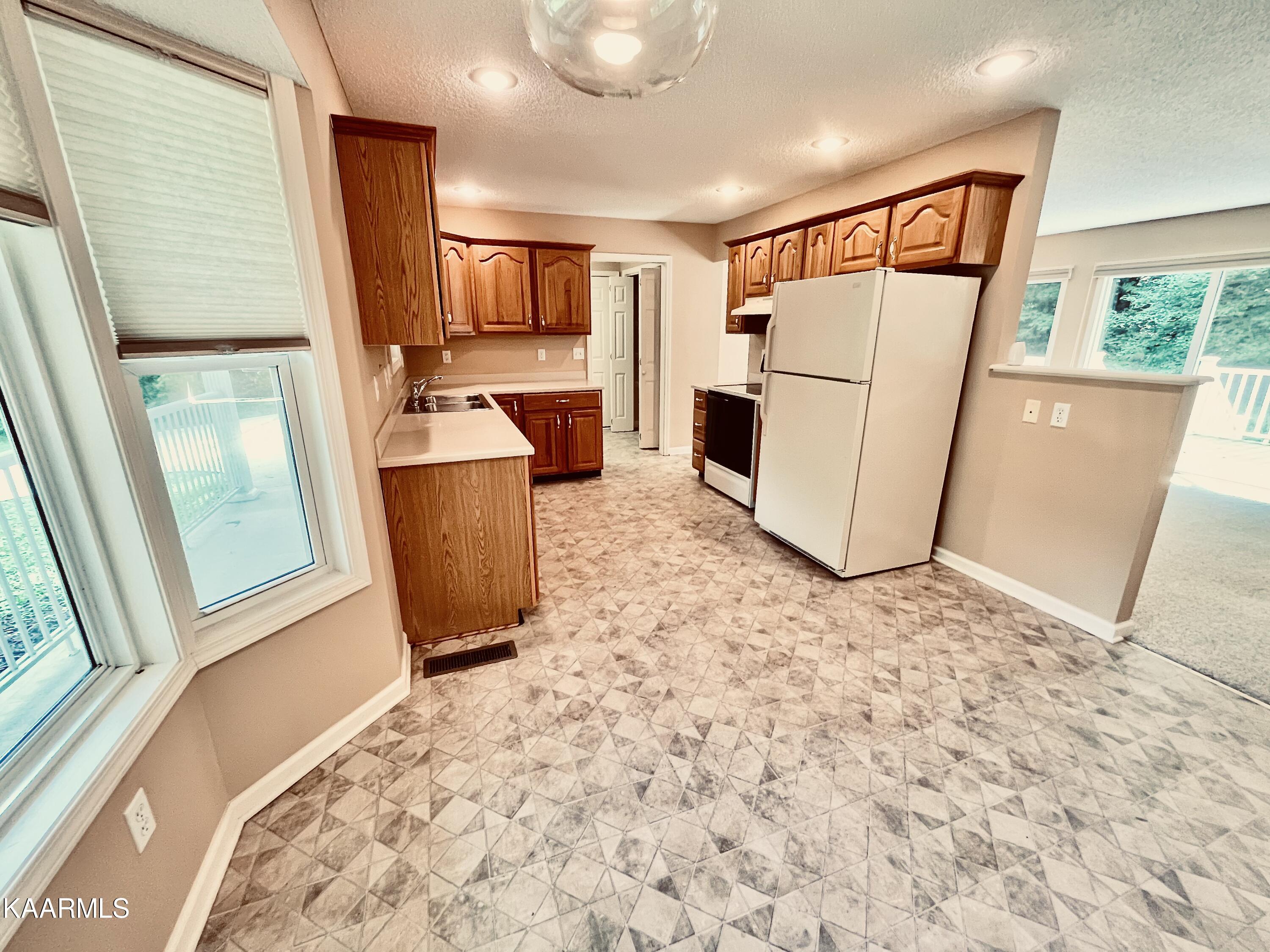 519 Yonside Drive Sparta, TN 38583 - Photo 8 of 27 703670BA-2D3F-407D-9991-37BC0B2EEEAF_1_2