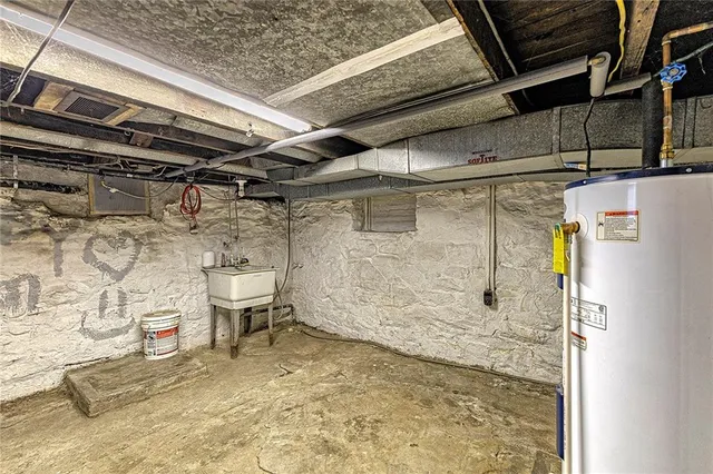 a view of a yard in front of house