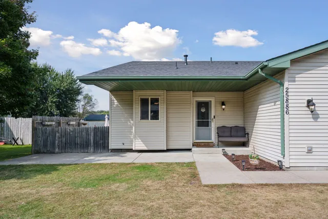 $320,000 | 25886 8th Street West, Zimmerman, MN 55398