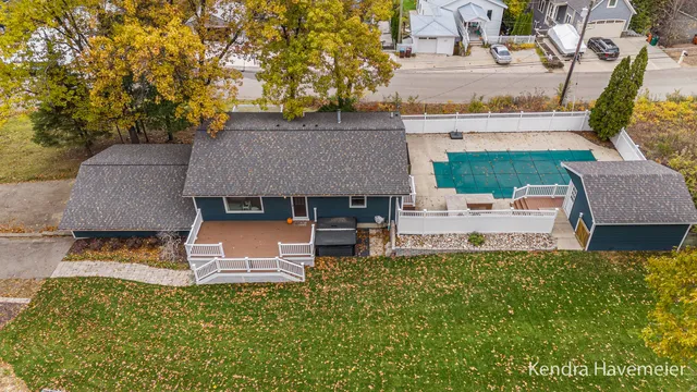 $525,000 | 8420 Je-NE-Be Drive Northeast, Rockford, MI 49341