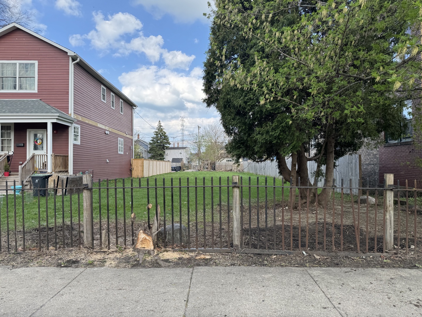 1727 Dodge Avenue Evanston, IL 60201 - Photo 2 of 3 a view of a brick house next to a yard