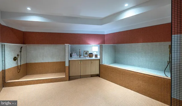 $3,175 | 4710 Elm Street, Unit 1BE1213, Bethesda, MD 20814