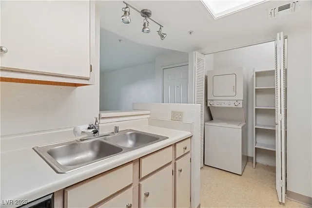 $114,900 | 3550 Bay Sands Drive, Unit 1050, Laughlin, NV 89029