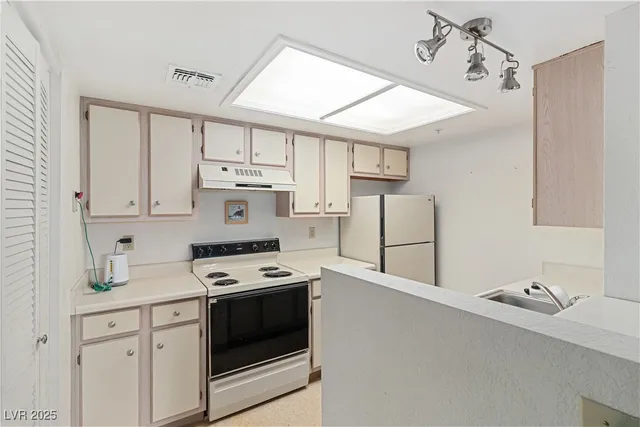 $114,900 | 3550 Bay Sands Drive, Unit 1050, Laughlin, NV 89029