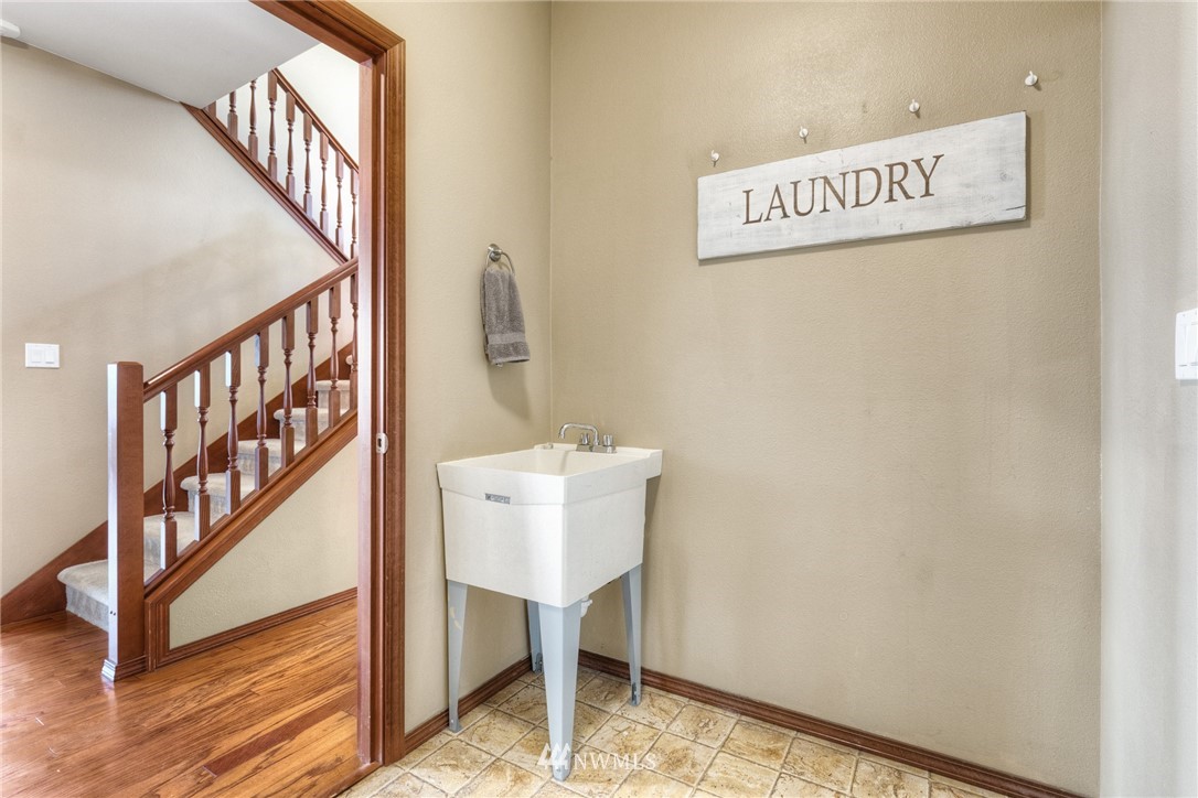3219 172 Street Southeast Bothell, WA 98012 - Photo 14 of 25 a view of an entryway with workspace