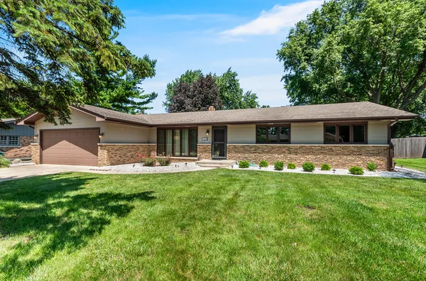 $335,000 | 1008 Lark Lane, Shorewood, IL 60404