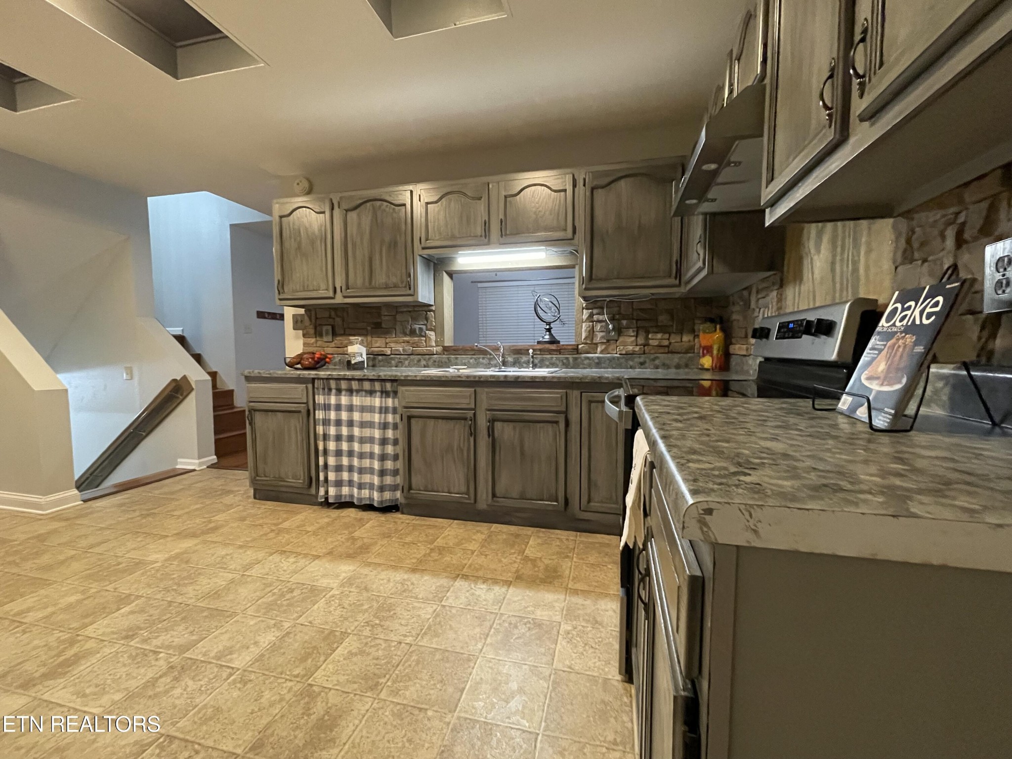 2038 Highland Road Maryville, TN 37801 - Photo 5 of 22 Gallery Image 5