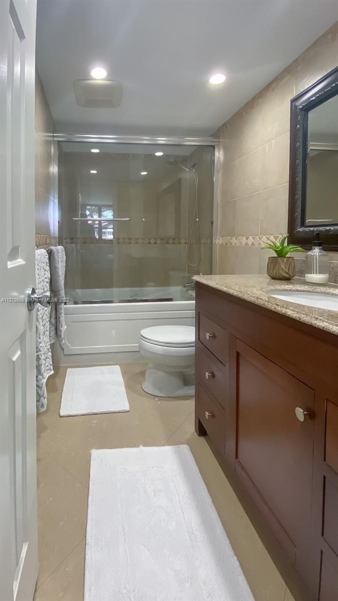 859 Jeffery Street, Unit 201 Boca Raton, FL 33487 - Photo 17 of 33 a bathroom with a tub sink and mirror