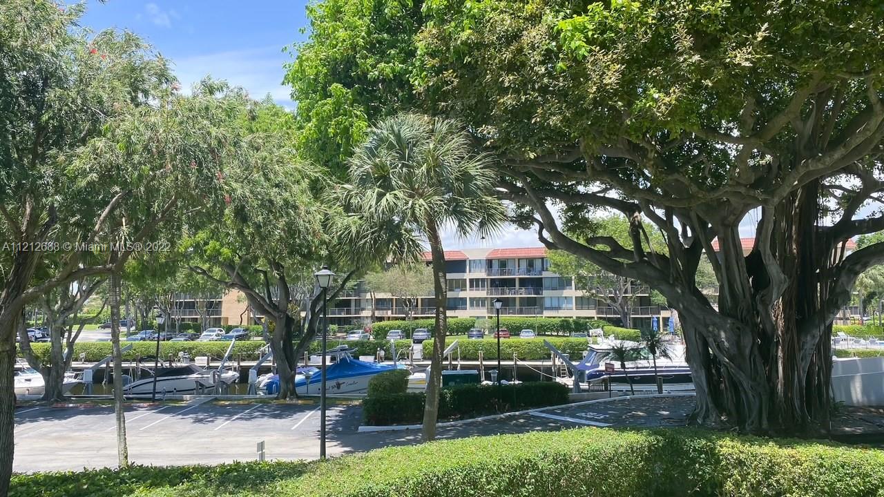 859 Jeffery Street, Unit 201 Boca Raton, FL 33487 - Photo 26 of 33 a front view of a house with a yard