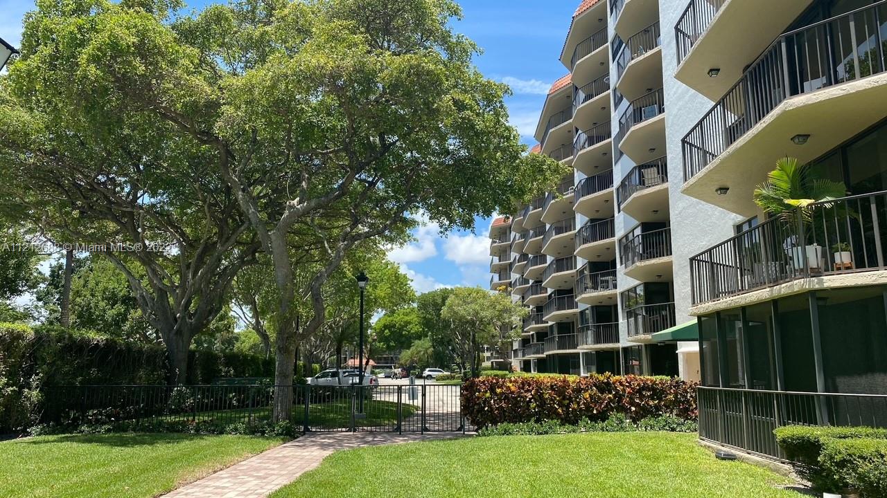859 Jeffery Street, Unit 201 Boca Raton, FL 33487 - Photo 27 of 33 a view of an apartment with a garden