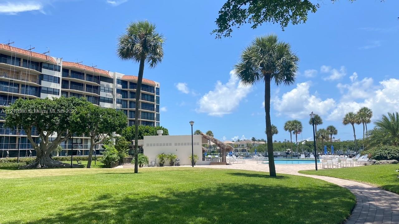 859 Jeffery Street, Unit 201 Boca Raton, FL 33487 - Photo 28 of 33 a view of a park with a palm tree
