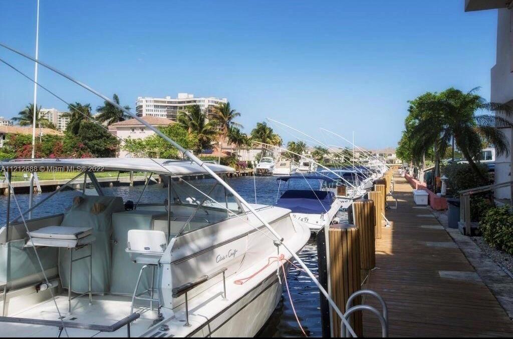 859 Jeffery Street, Unit 201 Boca Raton, FL 33487 - Photo 31 of 33 a view of a house with roof deck