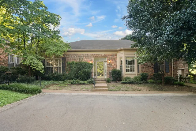 $899,000 | 505 Brighton Place, Nashville, TN 37205