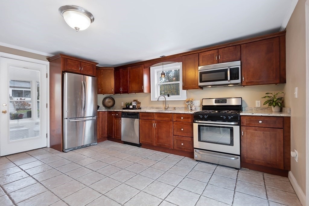 40 Springdale Avenue Saugus, MA 01906 - Photo 1 of 23