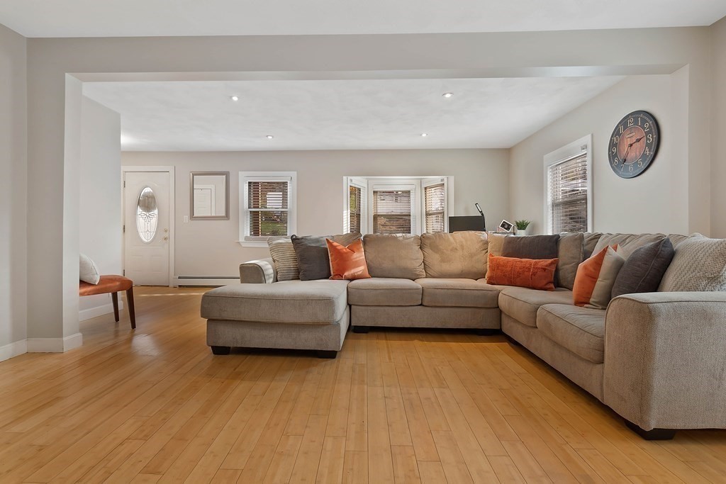 40 Springdale Avenue Saugus, MA 01906 - Photo 5 of 23