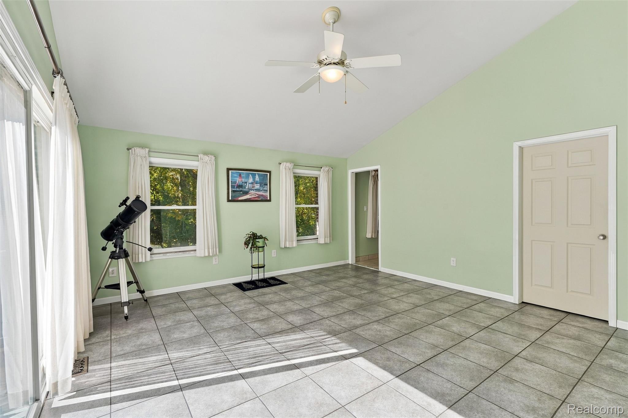 804 East Avon Road Rochester, MI 48307 - Photo 17 of 59 804 e avon rd-16.jpg