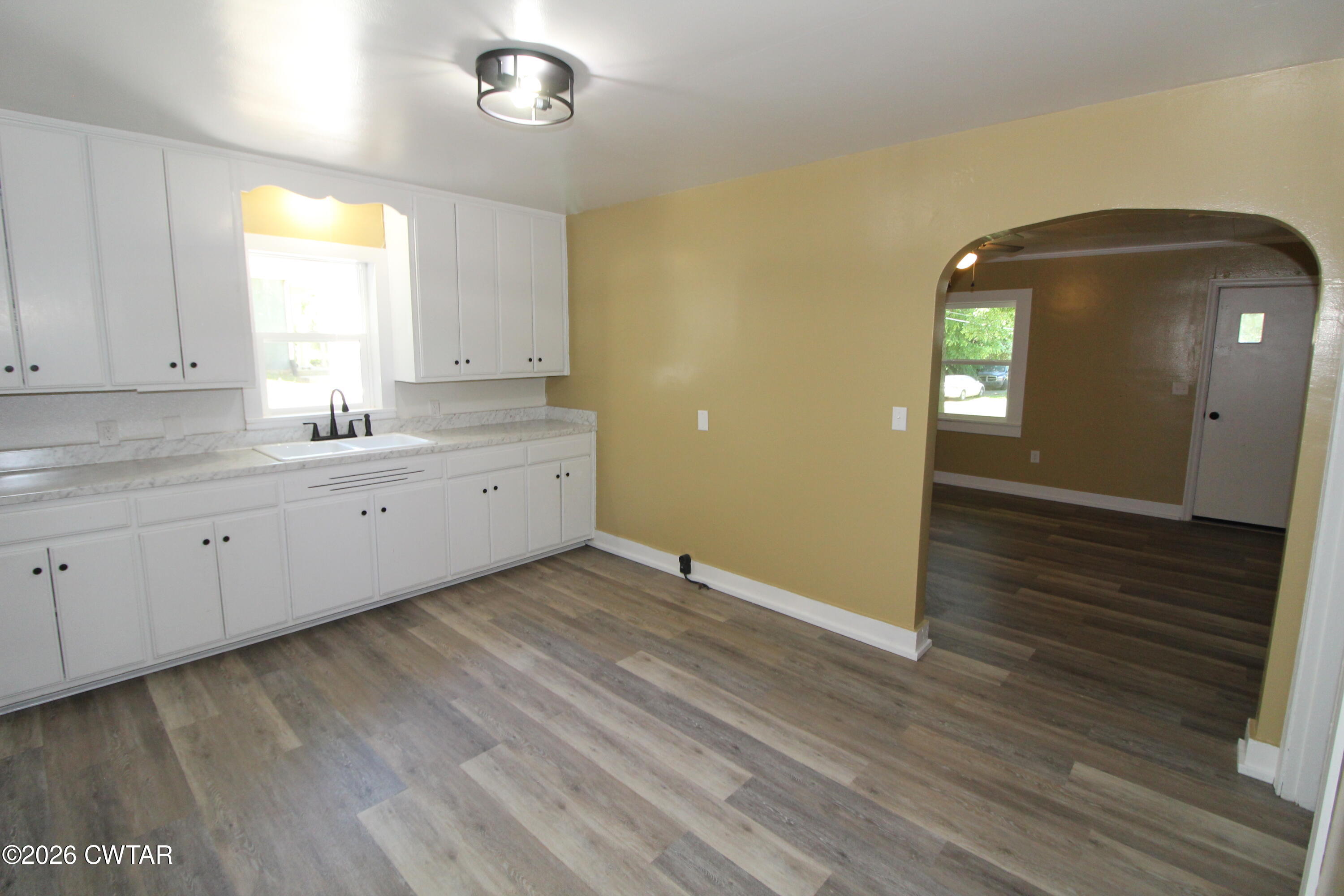 1194 Prospect Avenue Jackson, TN 38301 - Photo 2 of 15 IMG_9369